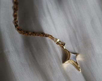 Collar Estrella Polar de oro de 24 quilates con colgante de perla de concha – Joyería celestial para combinar
