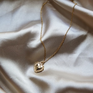 Vintage Herz Halskette Herz Charme Halskette Gold Schmuck Antik inspiriert Schmuck Kreuz Halskette Minimalist Schmuck Geschenk für sie Elegant