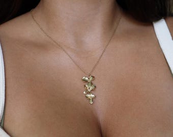 Gold Narcissus Floral Pendant Necklace – Greek Mythology Inspired Jewelry