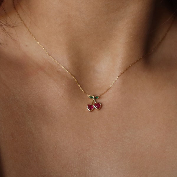 Collar de cereza diminuta, joyería delicada para ella, joyería de cereza, collar de coqueta estética, regalo para ella, collar de corazón de cereza, Navidad