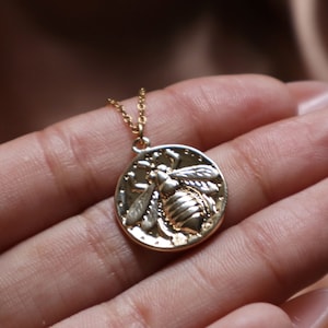 Bee Medallion Necklace, Bee Jewelry, Gold Coin Necklace, Minimalist, Dainty Jewelry, Gifts for Her, Layering Jewelry, Gold Charm Necklace