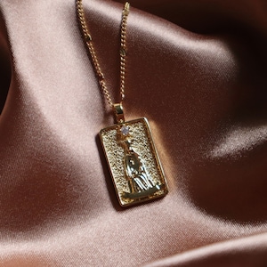 Collar de la Suma Sacerdotisa, Joyas de Cartas del Tarot, Collar de Tarot de Oro, Regalo Espiritual para Ella, Carta de Tarot Pequeña, Joyas de la Suma Sacerdotisa