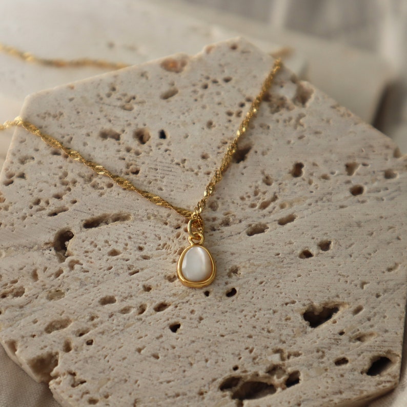 Dainty Mother of Pearl Necklace, Shell Jewelry for Her, Beach Necklace, Ocean Jewelry, Layering Necklace, Elegant Gold Jewelry, Aesthetic image 1