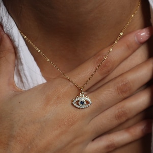Dainty Eye Necklace, Gold Eye Pendant Jewelry, Evil Eye Jewelry, Sparkly Chain, Spiritual Gift, Dainty Jewelry, Minimalist, Layering Jewelry
