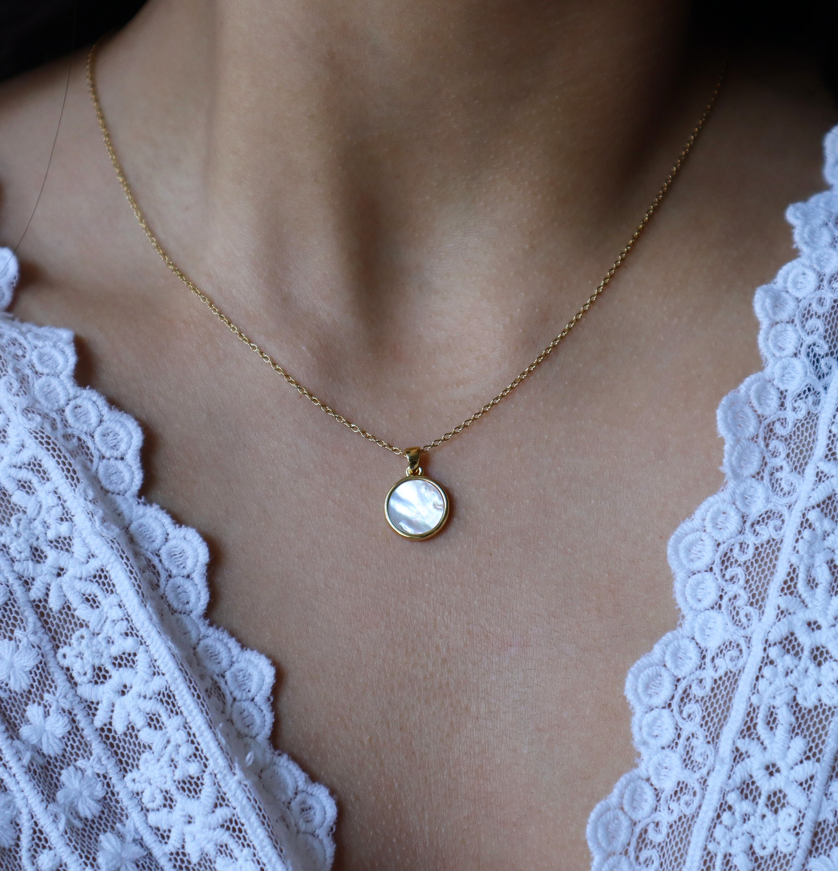 Mother of Pearl Medallion Pearl Necklace Mermaid Jewelry Minimalist Jewelry for Her Christmas Gift Pearl Jewelry Elegant Necklace Etsy Canada