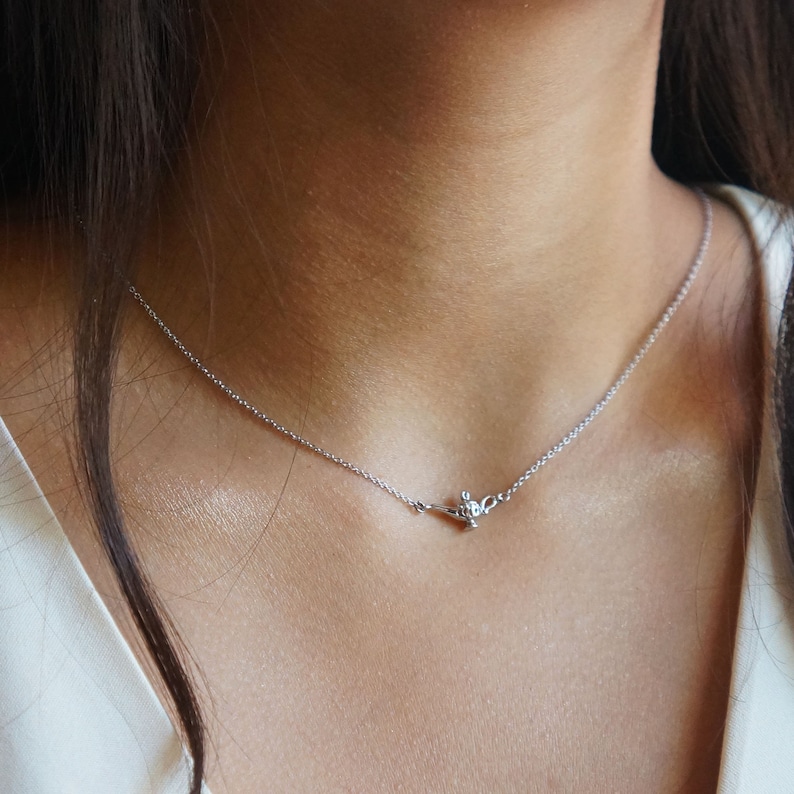 Elegant magisk lamphalsband – 16K guldberlock, minimalistiska sagosmycken bild 1