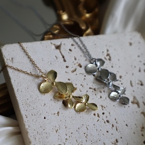 Dangly Narcissus Necklace, Floral Pendant Jewelry, Layering Necklace, Greek Mythology Accessories,Christmas Gift, Bridal Necklaces, Dainty
