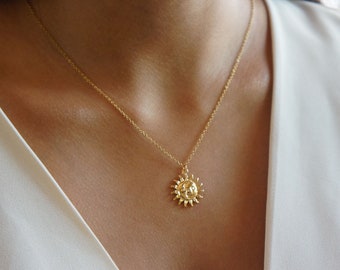 Gouden zon- en maanbedelketting – Celestial Duality-sieraden