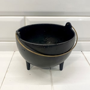 Vintage Iron Black Cauldron Potted Planter, Vintage Planter, Witch&#39;s Brew, Retro Halloween, Halloween Decor, Vintage Halloween Decor