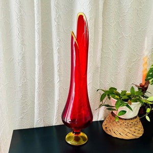 Vintage LE Smith Large Amberina Art Glass Swung Glass Vase, Swung Glass Vase, Large Amberina Vase, Mid Century Modern, 21&quot; Inches Tall