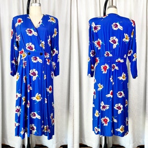 Vintage 1980er Jahre Liz Claiborne Hellblaues Blumenkleid, Vintage Mod Blumenkleid, Vintage Midikleid, Vintage Tageskleid, Größe 44
