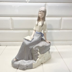 Vintage Casades Style Ceramic Girl with Book, Ceramic Posing Girl, Vintage Porcelain Girl, Lladro Style Ceramics