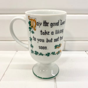 ヴィンテージ エネスコ セント パトリックス デー アイリッシュ コーヒー カップ、ヴィンテージ セント パトリックス デー、アイリッシュ コーヒー カップ、ヴィンテージ シャムロック デコレーション、キッチュなアイリッシュ デコレーション