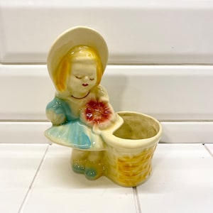 Vintage 1940s Bambina in vestito Fioriera, Vaso di piante vintage, Fioriera succulenta vintage, Fioriera di erbe, Fioriera interna, Pianta d&#39;appartamento