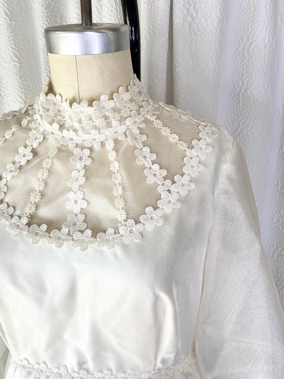Vintage Iridescent White Daisy Wedding Dress, Boh… - image 5