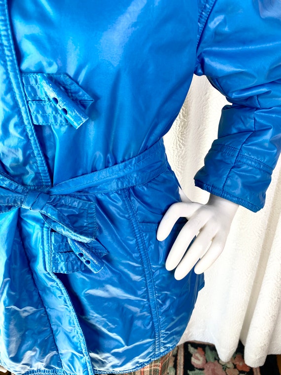 Vintage 1970s Chalet Bright Blue Puffer Jacket, V… - image 7