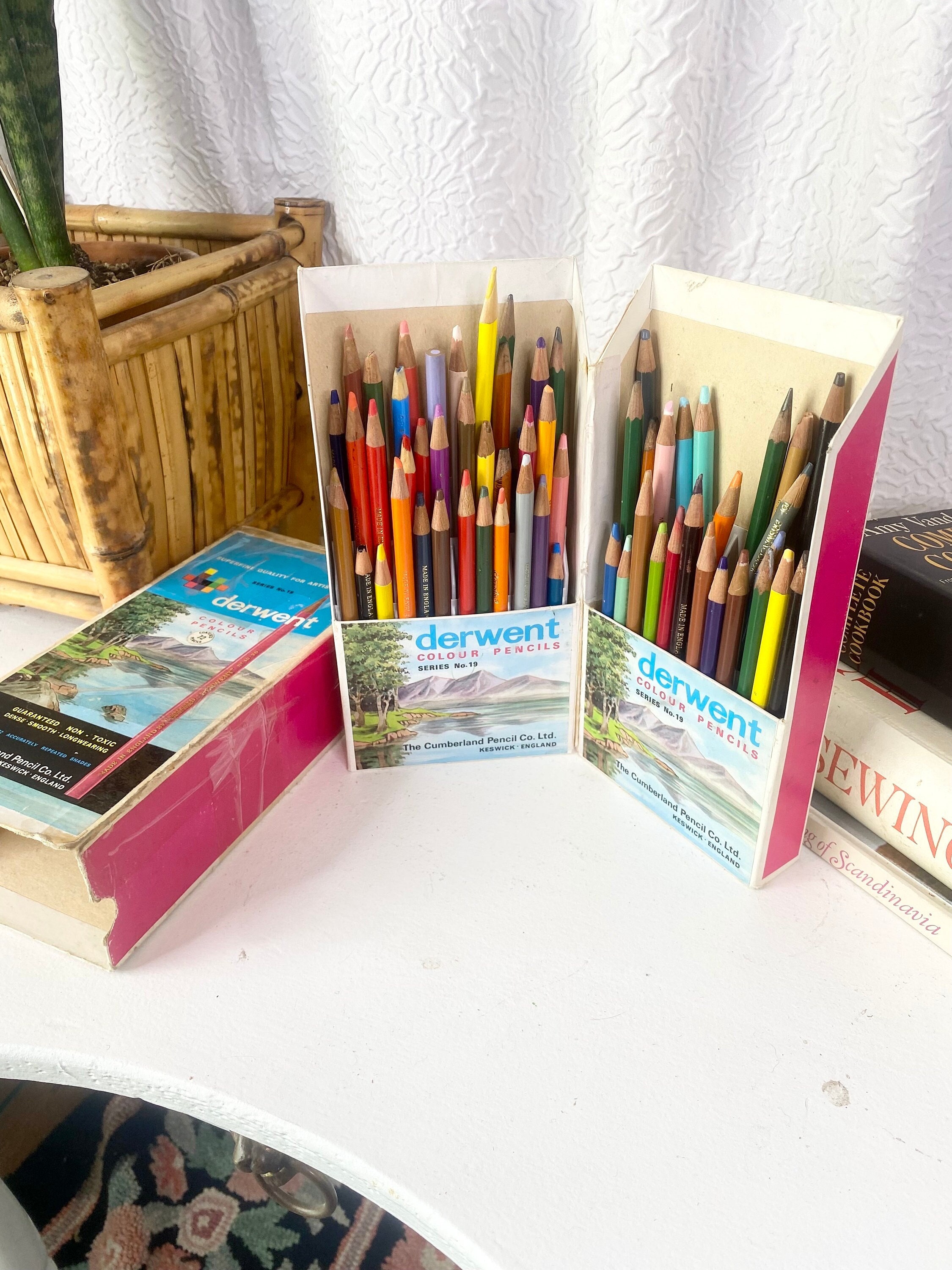 12pc Derwent Academy Drawing Pencils Tin Set