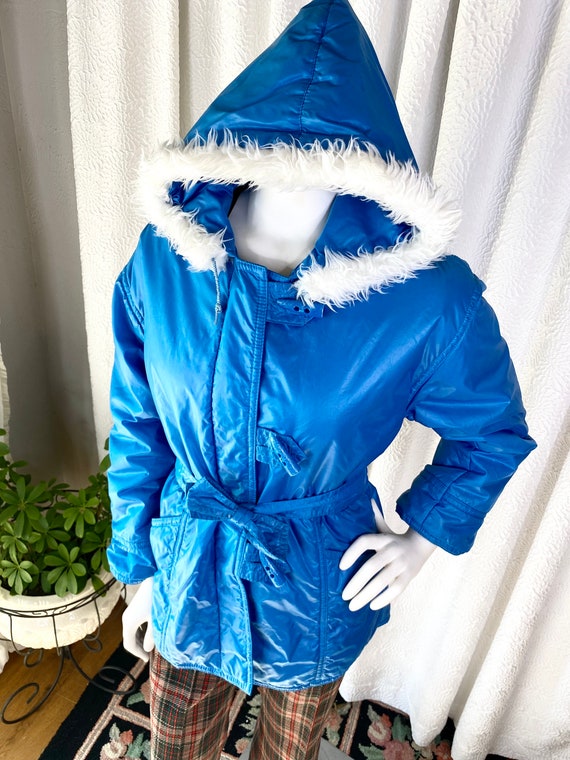 Vintage 1970s Chalet Bright Blue Puffer Jacket, V… - image 2