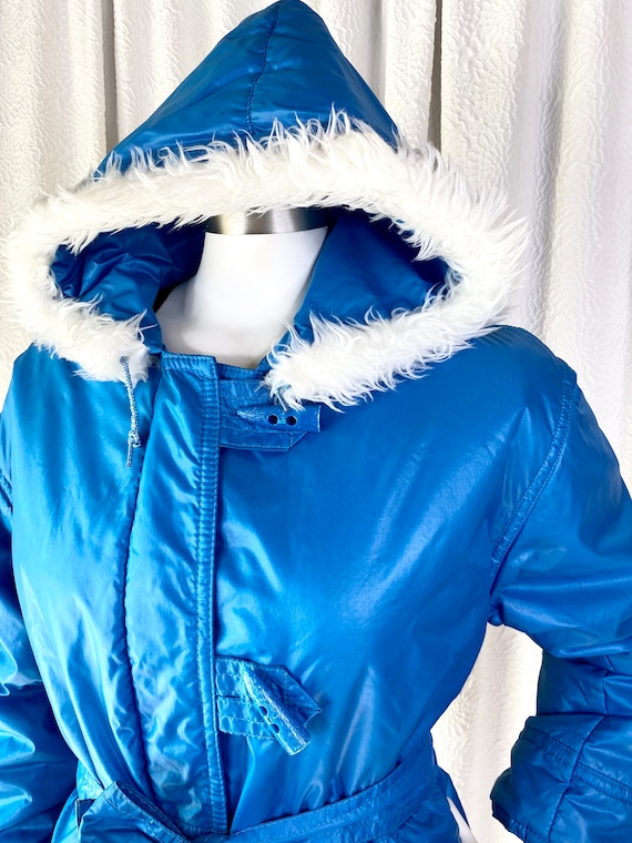 Vintage 1970s Chalet Bright Blue Puffer Jacket, V… - image 4