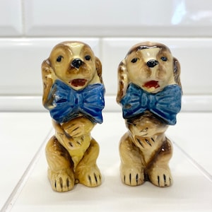 Vintage Cocker Spaniel Dog Salt and Pepper Shakers, Vintage Dog Gift, Japan Salt and Pepper Shakers, Blue Bow Dogs, Vintage Dogs, Set of 2