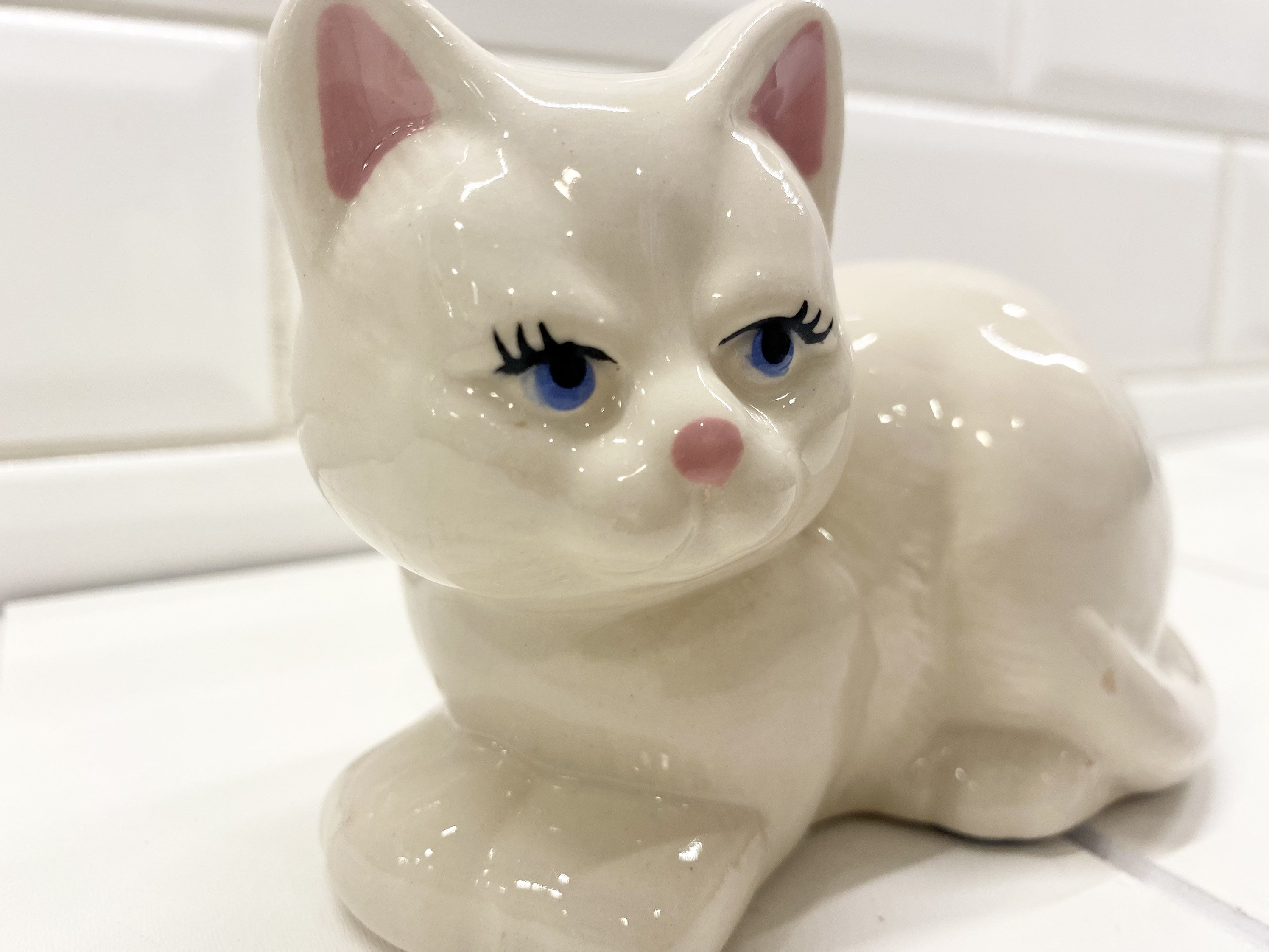 Vintage Ceramic Kitschy Cat Figurine, Kitschy Decor, Vintage Cat