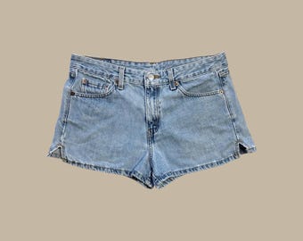 Vintage Light Wash Mid Rise Levi Jean Shorts, Levi Strauss, Size 11 JR