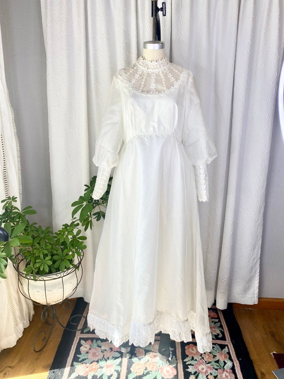 Vintage Iridescent White Daisy Wedding Dress, Boh… - image 2