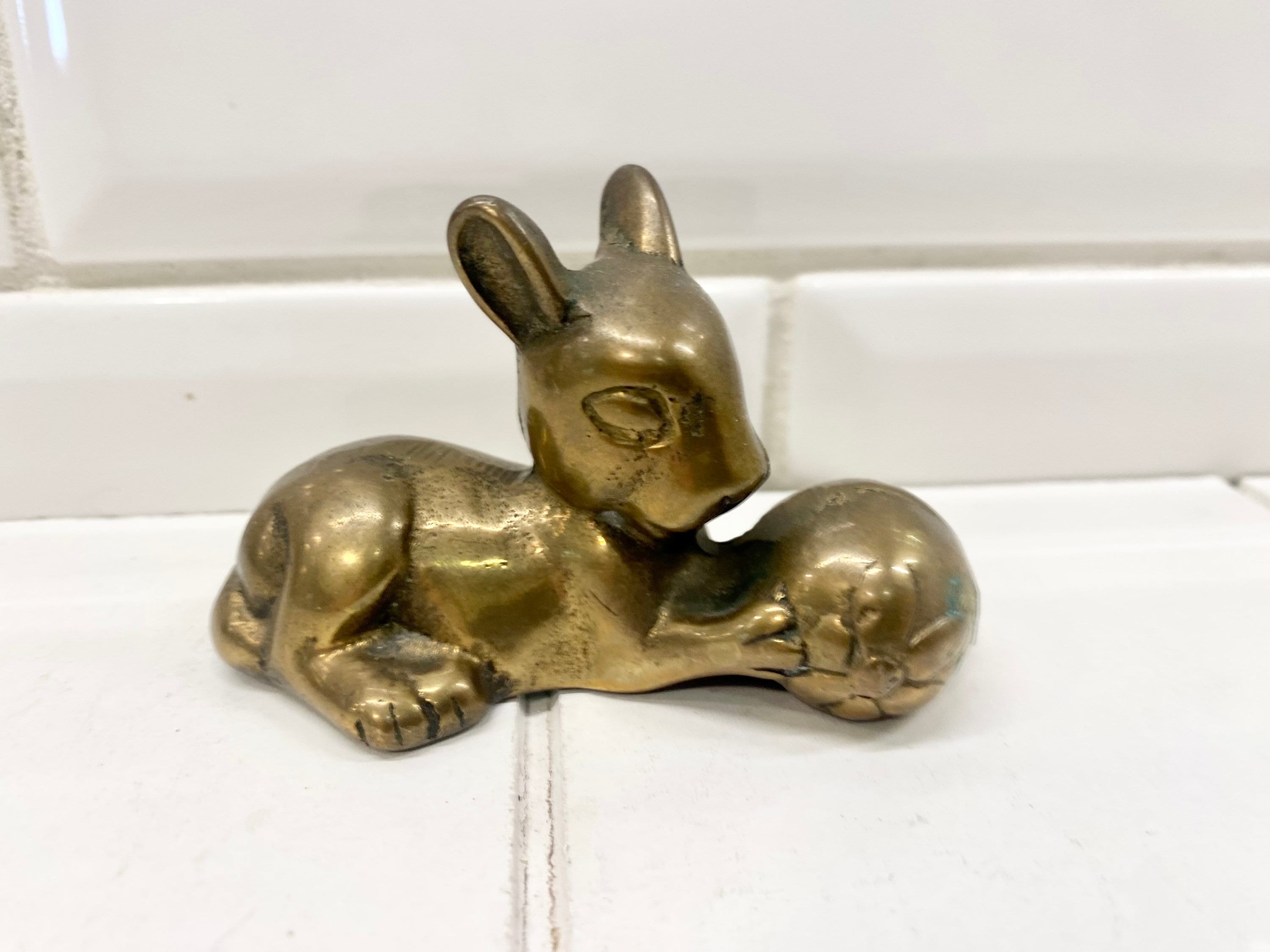 Vintage Mid Century Modern Solid Brass Squirrel With Acorn, Vintage Brass  Decor, Vintage Easter Decor, Kitschy Brass Decor, Easter Bunny 