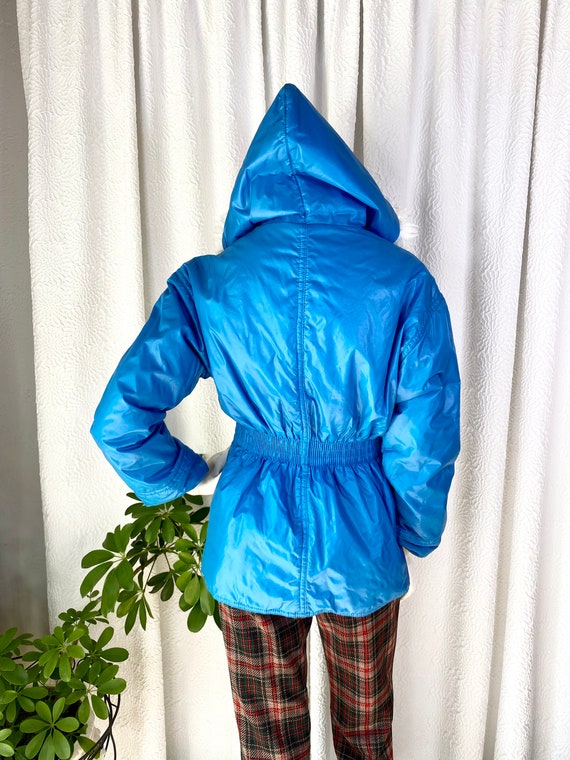 Vintage 1970s Chalet Bright Blue Puffer Jacket, V… - image 8