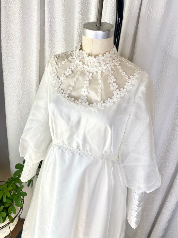 Vintage Iridescent White Daisy Wedding Dress, Boh… - image 3