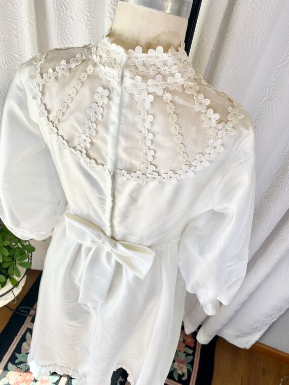 Vintage Iridescent White Daisy Wedding Dress, Boh… - image 9