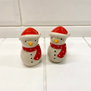 Vintage Ceramic Snow Man Salt and Pepper Shakers, Vintage Christmas Decor, Vintage Christmas Salt and Pepper, Snowman Decor