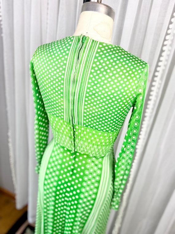 Vintage 1960s Bright Green Abstract Pattern Boho … - image 9