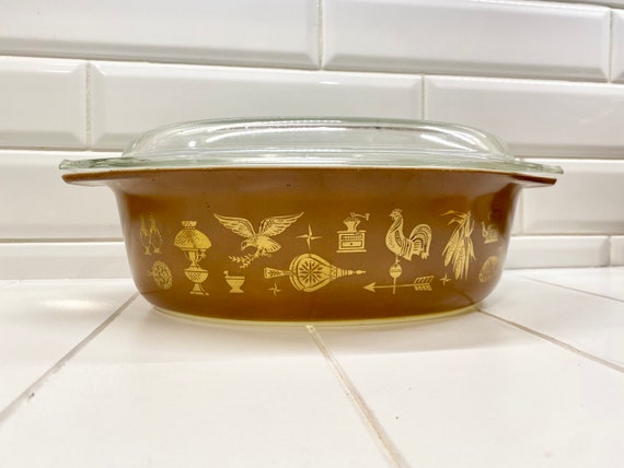 Vintage 1960s Pyrex Early American 2.5 Quart Casseruola Dish con coperchio,  Gold Pyrex, Brown Pyrex, Cinderella Pyrex, Early American Pyrex, 043 -   Italia