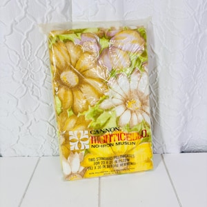 Vintage 1970s Cannon Monitcello No-Iron Muslin Daisy Standard Pillowcases, Vintage Pillowcase, Vintage Bedding, Daisy Bedding, Set of 2