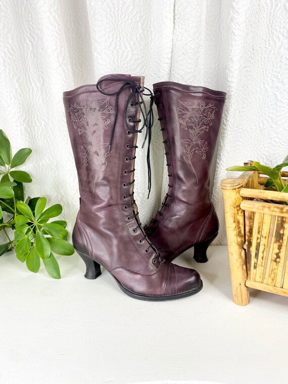 Stivali in pelle stringati in stile vittoriano viola vintage