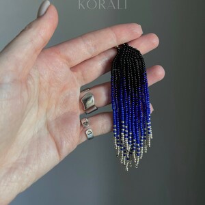 Pendientes de cuentas azules: largos y bohemios con flecos colgantes