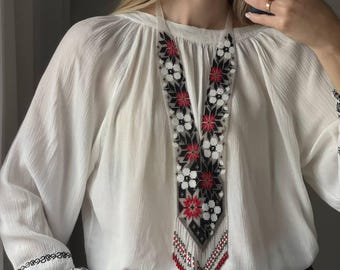 Colar de miçangas brancas · Colar floral tecido à mão · Colar de flores com miçangas · Joias boho para casamento · Colar de miçangas feito à mão