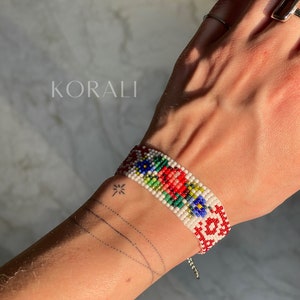 Bracelet in Ukrainian style made of handmade beads White bracelet in boho style Bracelet with flowers made of beads