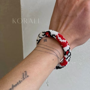 Ukrainian bracelet, beaded bracelet,Handmade beaded jewelry, individual jewelry, gift for women’s, present for her, flower bracelet