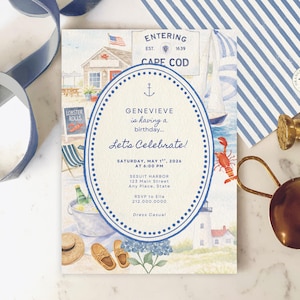 Peut inclure: Une invitation sur le thème nautique avec une illustration à l'aquarelle du Cap Cod. L'invitation contient le texte "Let's Celebrate!" et les détails de l'événement. Un motif à rayures bleues et blanches est visible en arrière-plan.