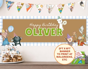 以下が含まれることがあります： 中央が茶色で緑色の文字でHappy Birthday OLIVERと書かれた長方形の誕生日用バナー。パーティーハットをかぶった漫画の動物のイラストが描かれ、水色と白のチェック柄の縁取りが施されており、サイズは61cm x 183cmです。