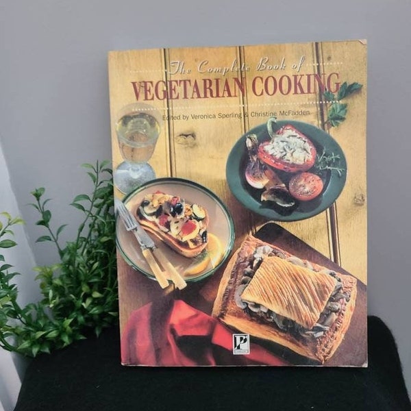 The Complete Book of Vegetarian Cooking, Softcover, Veronica Sperling & McFadden, Parragon 1996 Illustrated Vintage Cookbook, Green Kitchen