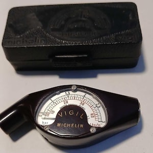 Vintage Michelin &quot;VIGIL&quot; Tire Pressure Gauge, SCARCE Timepiece Analog Collectable Automobile Tool, w/Original Bakelite Casing & Case, France