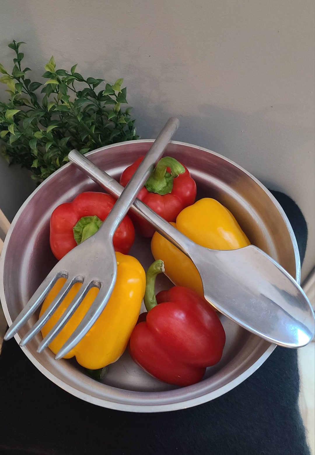 Vintage Crabtree & Evelyn Aluminum Serving Bowl With Two Utensils 3