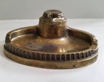 インク壺　ビンテージ／骨董品　金属製（ピューター？）　日本製 アンティーク 1930年代頃 真鍮製インク壺 ペンホルダー付き ヒンジ付き