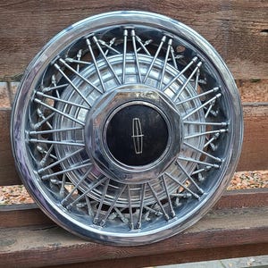 LINCOLN Town Car Wheel Cover 1980's Hub Cap 16", Car Lovers Fancy Wire Spokes, Fun OEM Mechanic Garage Workshop Rec Room HEFTY Glam Decor