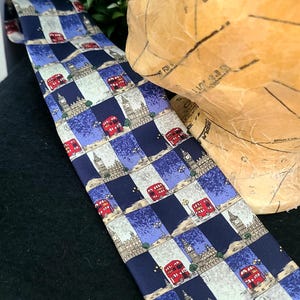Vintage slips i 100 % siden, Londons stadsbild med Big Ben och bussar, St Michael Marks and Spencer tillverkad i Italien, elegant slips