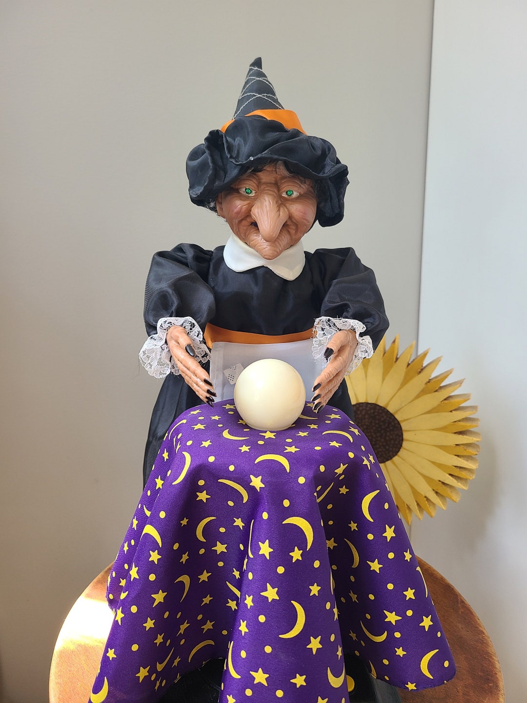 Gemmy HALLOWEEN WITCH Fortune Teller Animated 16 Inch, Light up Eyes