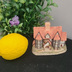 Vintage David Winter Cottages, Shire Hall 1985, Highly Detailed Hand Made & Painted, Made In Great Britain Miniature House John Hine Studios